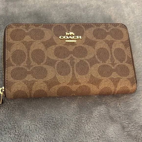 Coach Signature Brown Zip Wallet - Picture 1 of 7